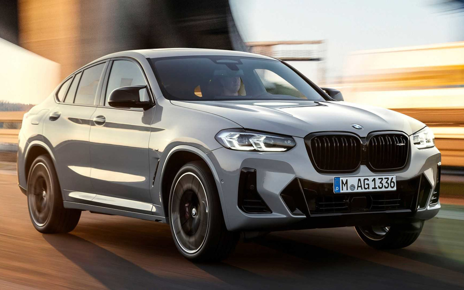Comparison BMW X4 M40i 2021 vs BMW X4 M40i 2022 SUV Drive